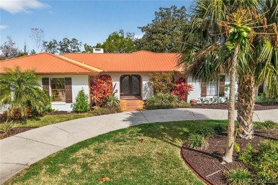 LOCATION LOCATION! A Spacious Waterfront 4 bedroom, 2 bathroom - photo 1