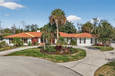 LOCATION LOCATION! A Spacious Waterfront 4 bedroom, 2 bathroom - photo 2