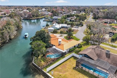 LOCATION LOCATION! A Spacious Waterfront 4 bedroom, 2 bathroom - photo 6
