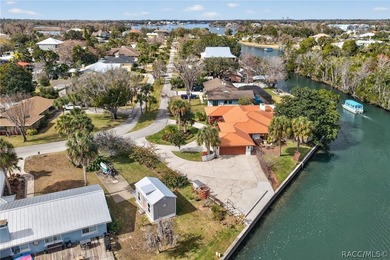 LOCATION LOCATION! A Spacious Waterfront 4 bedroom, 2 bathroom - photo 7