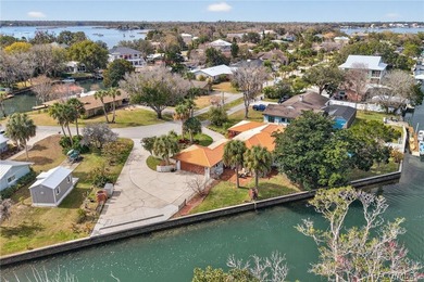 LOCATION LOCATION! A Spacious Waterfront 4 bedroom, 2 bathroom - photo 8