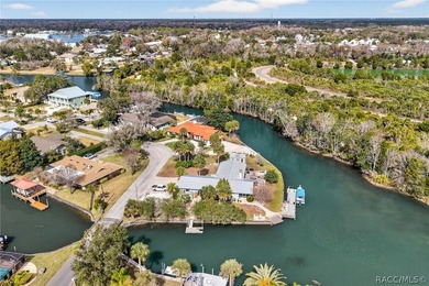 LOCATION LOCATION! A Spacious Waterfront 4 bedroom, 2 bathroom - photo 9