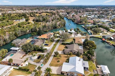 LOCATION LOCATION! A Spacious Waterfront 4 bedroom, 2 bathroom - photo 10