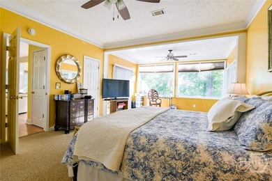 Charming lake cottage with deep water access (approximately 30 - photo 22