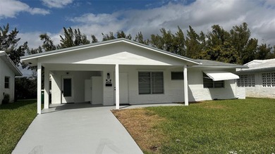Fully Renovated 2/2 Single Family Waterfront Home w/ Many - photo 1