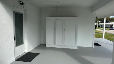 Fully Renovated 2/2 Single Family Waterfront Home w/ Many - photo 2