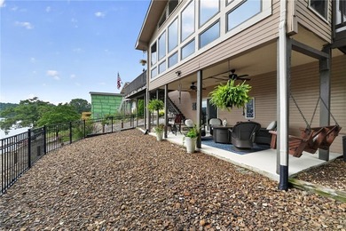 Luxury lakefront living on beautiful Loch Lomond. Nearly 4,000 - photo 33