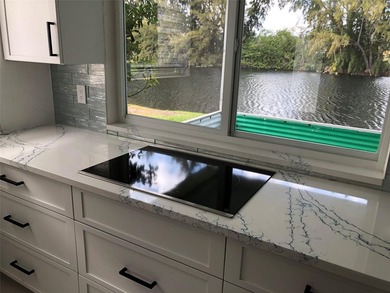 Fully Renovated 2/2 Single Family Waterfront Home w/ Many - photo 4