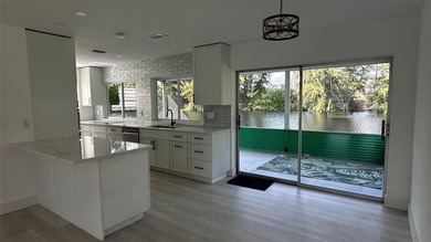 Fully Renovated 2/2 Single Family Waterfront Home w/ Many - photo 5