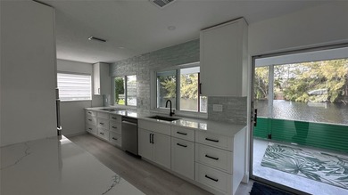 Fully Renovated 2/2 Single Family Waterfront Home w/ Many - photo 7