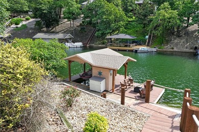 Luxury lakefront living on beautiful Loch Lomond. Nearly 4,000 - photo 38