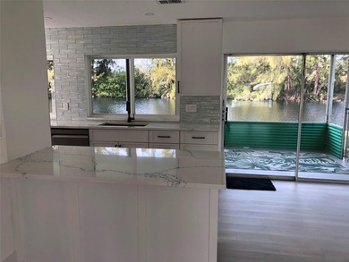 Fully Renovated 2/2 Single Family Waterfront Home w/ Many - photo 8