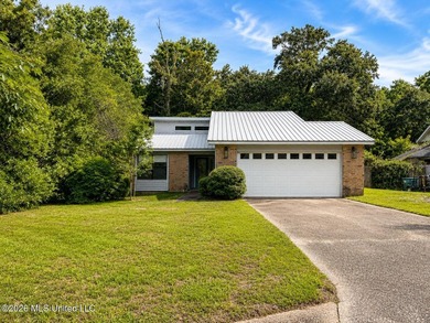 Tucked away in the highly sought-after Stark Bayou community - photo 1