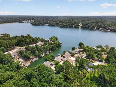 Luxury lakefront living on beautiful Loch Lomond. Nearly 4,000 - photo 48