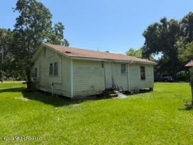 This 3-bedroom, 1-bath property in Pascagoula presents a prime - photo 4