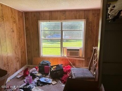 This 3-bedroom, 1-bath property in Pascagoula presents a prime - photo 6