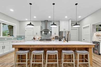 Stunner alert! Welcome to your dream home on the highly - photo 11