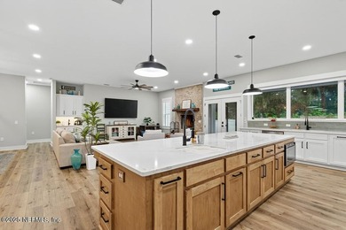 Stunner alert! Welcome to your dream home on the highly - photo 15