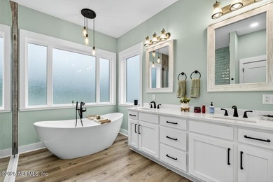 Stunner alert! Welcome to your dream home on the highly - photo 21
