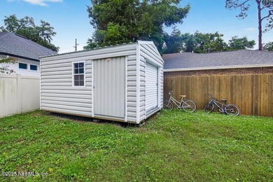 Stunner alert! Welcome to your dream home on the highly - photo 32