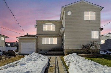 Motivated sellers! Beautifully renovated colonial originally - photo 2