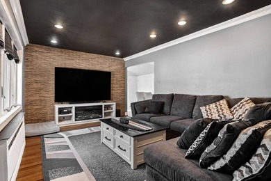 Motivated sellers! Beautifully renovated colonial originally - photo 3