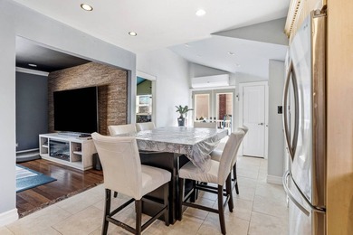 Motivated sellers! Beautifully renovated colonial originally - photo 5