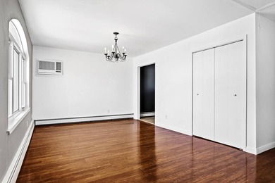 Motivated sellers! Beautifully renovated colonial originally - photo 8