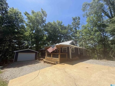 Fully renovated in 2019- Turn key lake home for full time living - photo 2