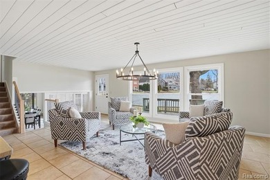 Experience magnificent lakefront living with 125* of waterfront - photo 11