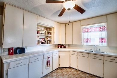 Welcome to this well-maintained 3-bedroom, 2-bath home that - photo 15