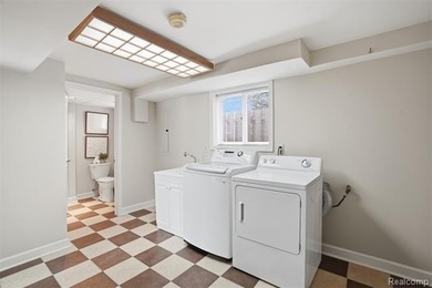 Experience magnificent lakefront living with 125* of waterfront - photo 19