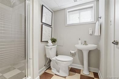 Experience magnificent lakefront living with 125* of waterfront - photo 20