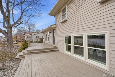 Experience magnificent lakefront living with 125* of waterfront - photo 34