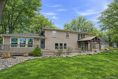 Experience magnificent lakefront living with 125* of waterfront - photo 35
