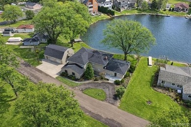 Experience magnificent lakefront living with 125* of waterfront - photo 38
