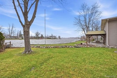 Experience magnificent lakefront living with 125* of waterfront - photo 39