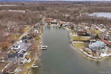 Experience magnificent lakefront living with 125* of waterfront - photo 41