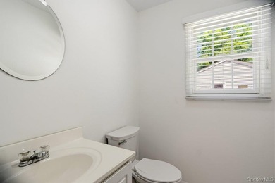 Welcome to this well maintained 3 bedroom, 2.5 bath home - photo 14