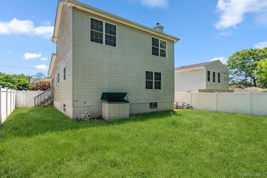 Welcome to this well maintained 3 bedroom, 2.5 bath home - photo 17