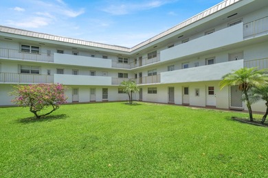 55+ Building. Fully renovated 1st floor, 1BR/1.5BA with den unit - photo 1