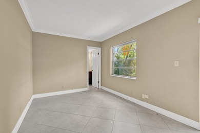 55+ Building. Fully renovated 1st floor, 1BR/1.5BA with den unit - photo 5