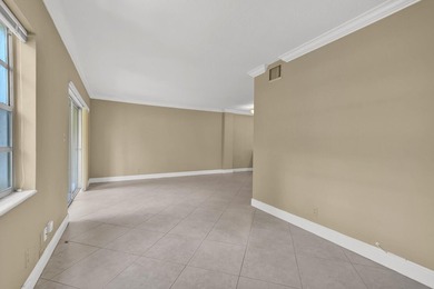55+ Building. Fully renovated 1st floor, 1BR/1.5BA with den unit - photo 6