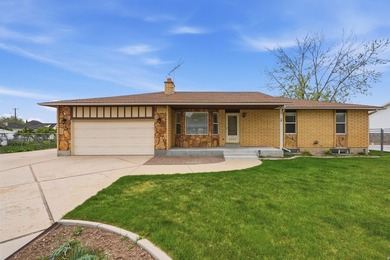 Welcome to picturesque Highland, Utah! This stunning rambler - photo 1