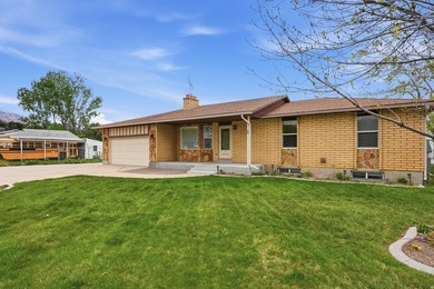 Welcome to picturesque Highland, Utah! This stunning rambler - photo 2