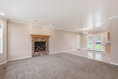 Welcome to picturesque Highland, Utah! This stunning rambler - photo 6