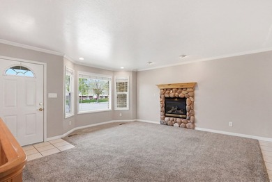 Welcome to picturesque Highland, Utah! This stunning rambler - photo 7