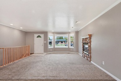 Welcome to picturesque Highland, Utah! This stunning rambler - photo 8