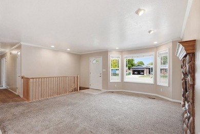 Welcome to picturesque Highland, Utah! This stunning rambler - photo 9