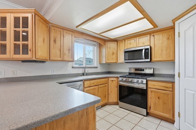 Welcome to picturesque Highland, Utah! This stunning rambler - photo 10
